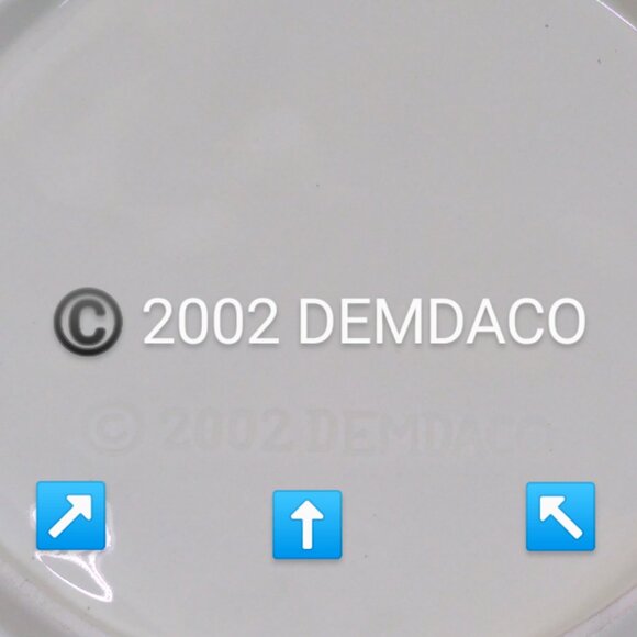 Demdaco Forever Christmas Santa Decorative 8" Plate 2002 Teddy Bear Holly Detail - Picture 3 of 6